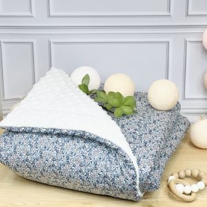 Couverture bébé  en tissu Liberty Eloïse bleu